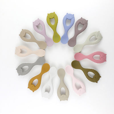 De nieuwe van het de Lepelvoedsel van de Aankomstbaby Lepel van het de Rangsilicone met de Vriendschappelijke Jonge geitjes die van Peutereco Baby de Dierlijke Lepel van het Stijlsilicone voeden