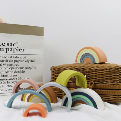 De aangepaste Zachte Regenboog die van het Siliconespeelgoed voor Baby stapelen Onderwijs