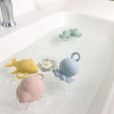 Dierlijk het Badspeelgoed die van het Vormsilicone Water voor de Gift van Peuterjonge geitjes bespuiten