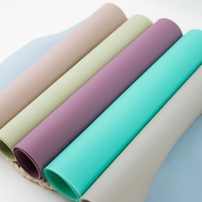 Van de Misstapjonge geitjes van BPA de Vrije mat van de het Siliconeplaats niet Kleurrijk met de Aangepaste mat van het de matbureau van de Embleemlijst