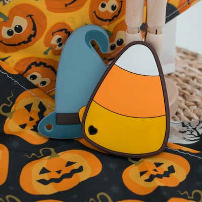 Kleurrijk Halloween-Silicone Teether met de Vorm van het het Suikergoedgraan van de Heksenhoed