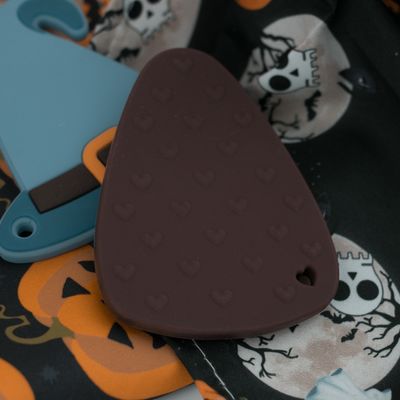 Kleurrijk Halloween-Silicone Teether met de Vorm van het het Suikergoedgraan van de Heksenhoed