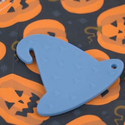 Kleurrijk Halloween-Silicone Teether met de Vorm van het het Suikergoedgraan van de Heksenhoed