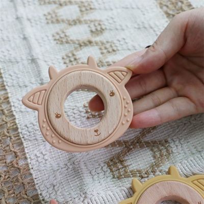 Multifunktioneel siliconen baby-tandappel met aansluitbaar tandvlees houten ring dierpatroon