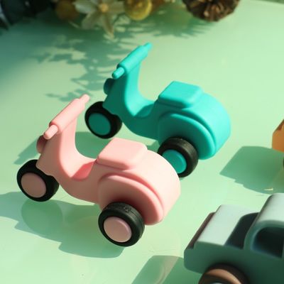 op maat en groothandel Veilig siliconen voertuig speelgoed voor baby's ambulance vrachtwagen motorfietsen waterrijde auto speelgoed