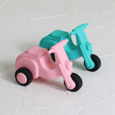op maat en groothandel Veilig siliconen voertuig speelgoed voor baby's ambulance vrachtwagen motorfietsen waterrijde auto speelgoed