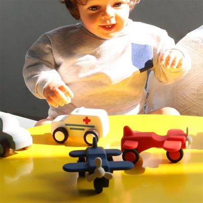 op maat en groothandel Veilig siliconen voertuig speelgoed voor baby's ambulance vrachtwagen motorfietsen waterrijde auto speelgoed