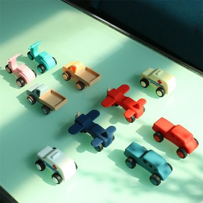 op maat en groothandel Veilig siliconen voertuig speelgoed voor baby's ambulance vrachtwagen motorfietsen waterrijde auto speelgoed