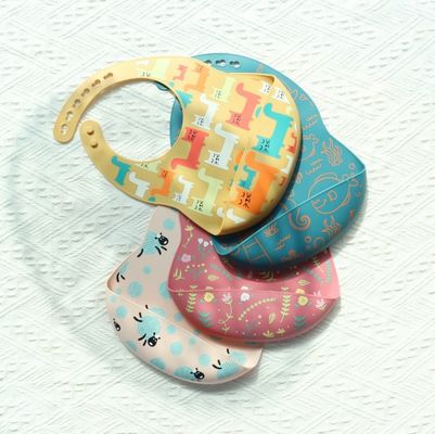 OEM Makkelijk schoon te maken siliconen baby-bibb voor 0-4 jaar oud babyvoeding Printing siliconen bibb cup