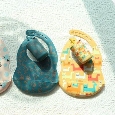OEM Makkelijk schoon te maken siliconen baby-bibb voor 0-4 jaar oud babyvoeding Printing siliconen bibb cup