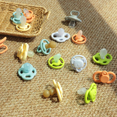 Custom schattig tekenfilmvorm Silicone fopspeen BPA-vrij baby tanden en kalmerend kind zachte fopspeen