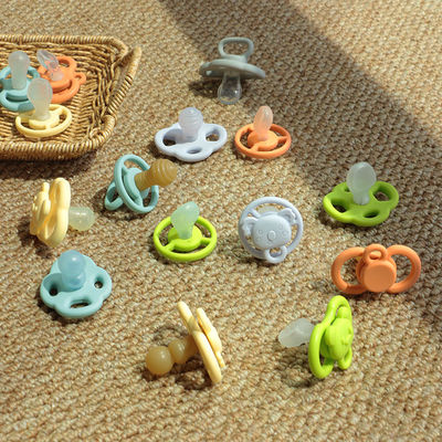 Custom schattig tekenfilmvorm Silicone fopspeen BPA-vrij baby tanden en kalmerend kind zachte fopspeen